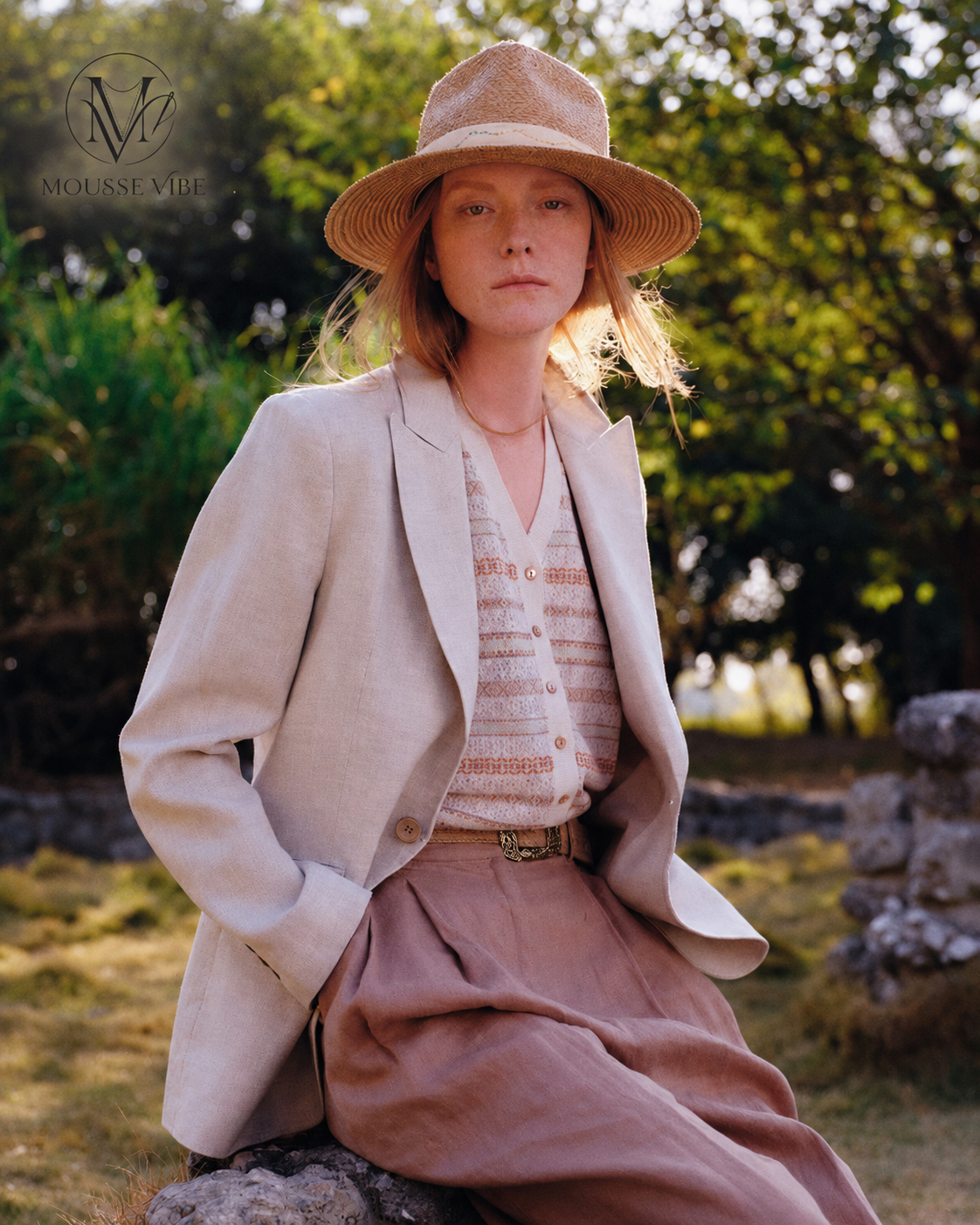 Mousse Vibe "Natural Wind" Linen Sports Top with Curved Hem