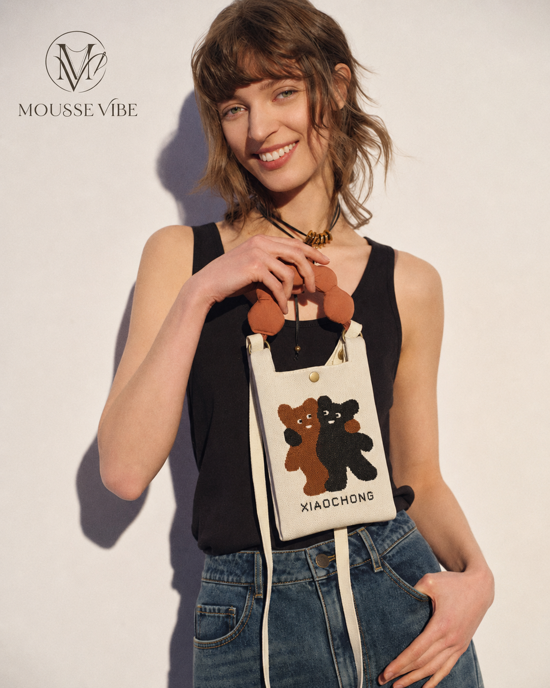 Mousse Vibe Yunduo "Hug Bear Bag" – Cute Crossbody with Detachable Strap
