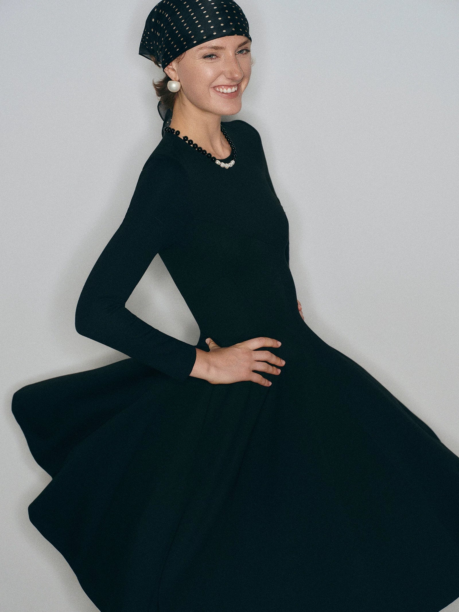Mousse Vibe Time-Traveling "Little Black Dress" – Hepburn Slim Fit