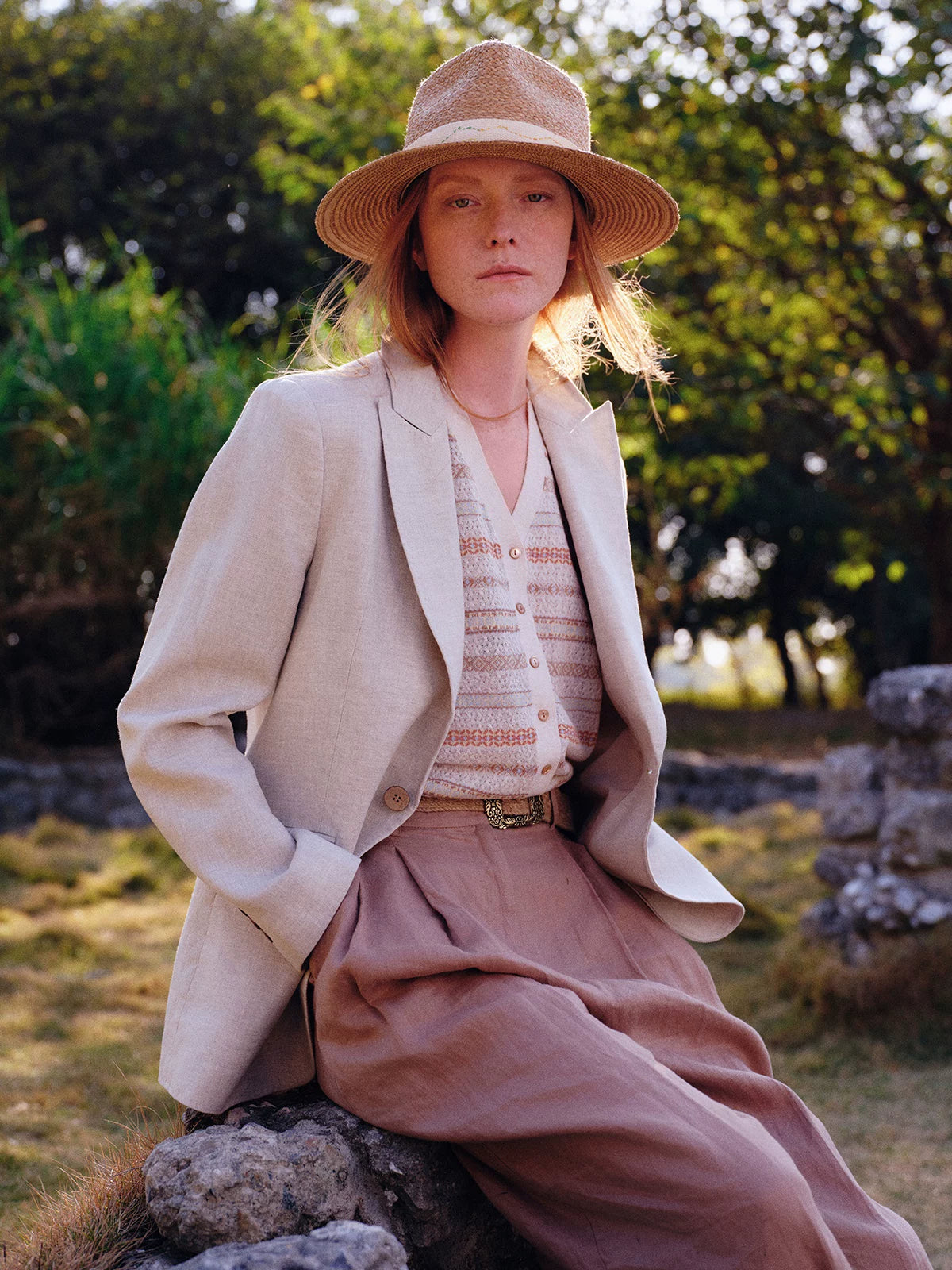 Mousse Vibe "Natural Wind" Linen Sports Top with Curved Hem
