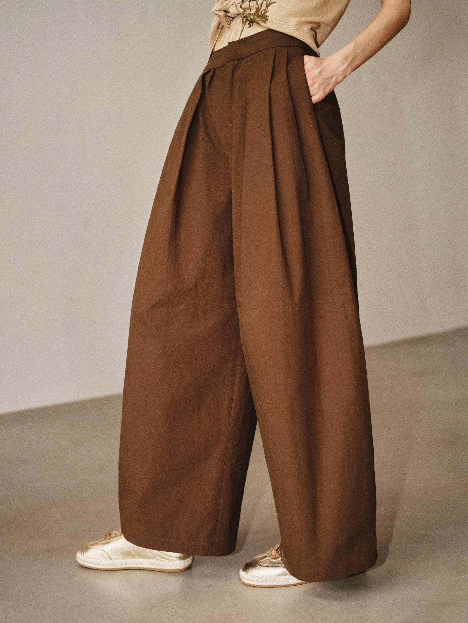Mousse Vibe Long-Leg "Carrot Pants" – Vintage Pleated Slim Fit
